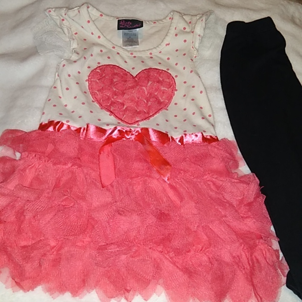 ❤️ Heart Top 3T & Black Pants ❤️